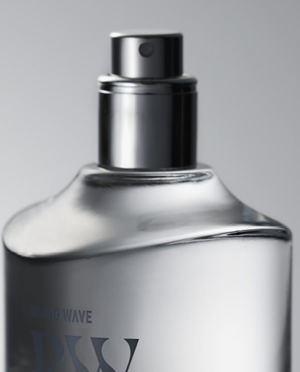 波をコンセプトにしたボトル